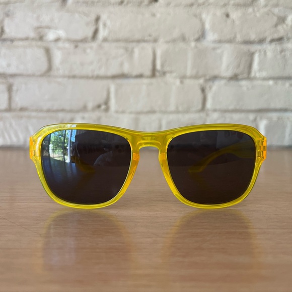 PUMA Unisex Polarized Sunglasses PUD111SA 3D Style V1 56-19-140 Yellow Gold New - Picture 3 of 10